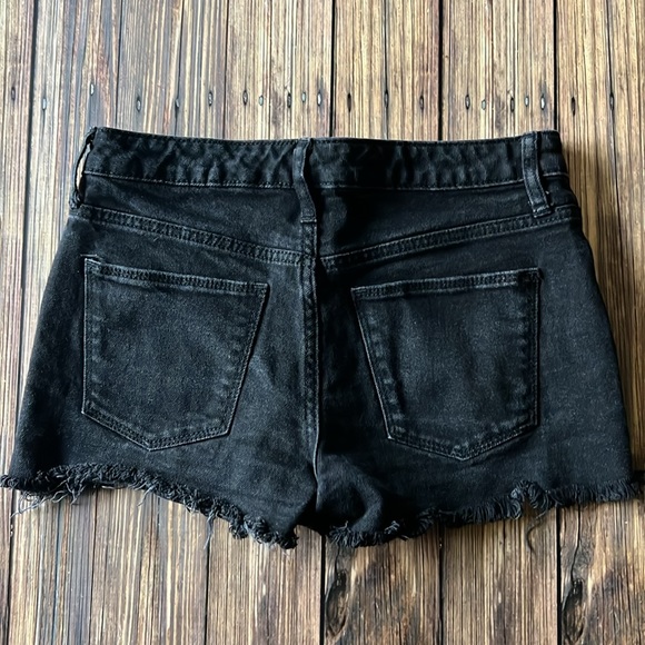 Universal Thread Black High Rise Shortie Frayed Hem Jean Shorts 4 - Picture 2 of 2